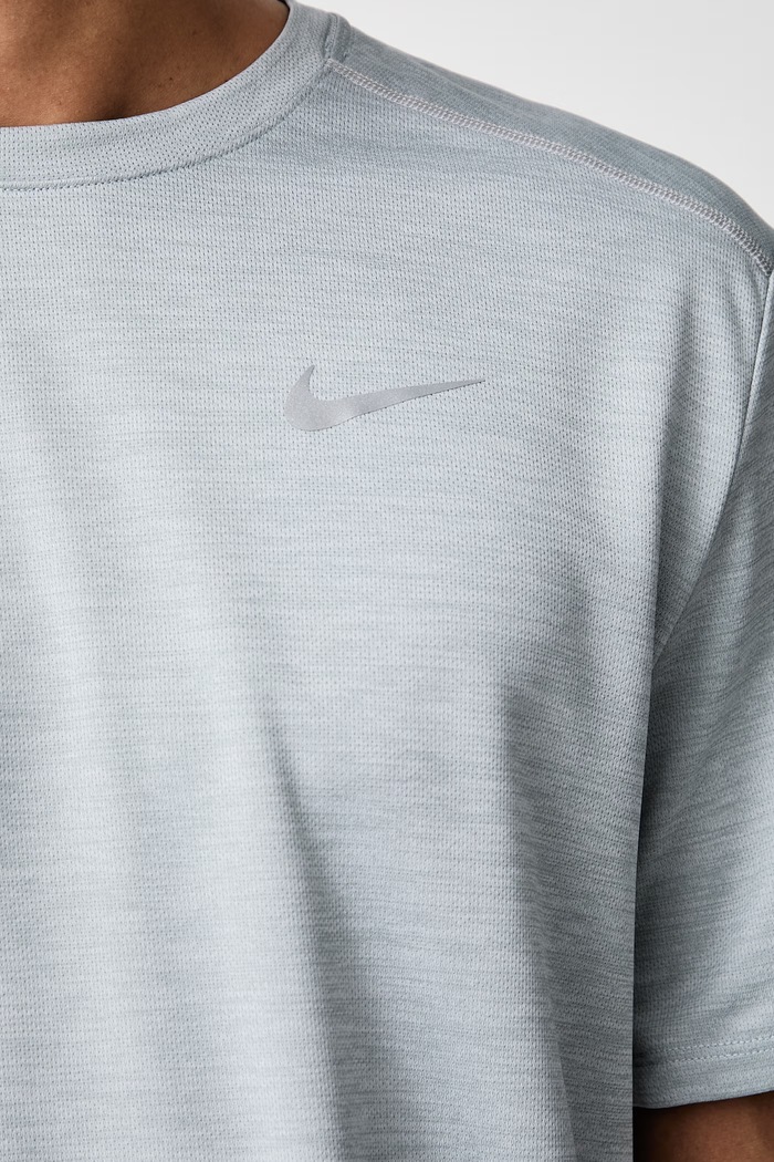 Tricou sport pentru bărbați Miler Dri-FIT Nike gri IF2082.097