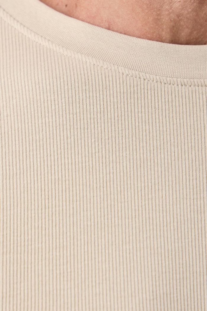 T-shirt basic męski bawełniany z elastanem Lindbergh beżowy 30.400142A