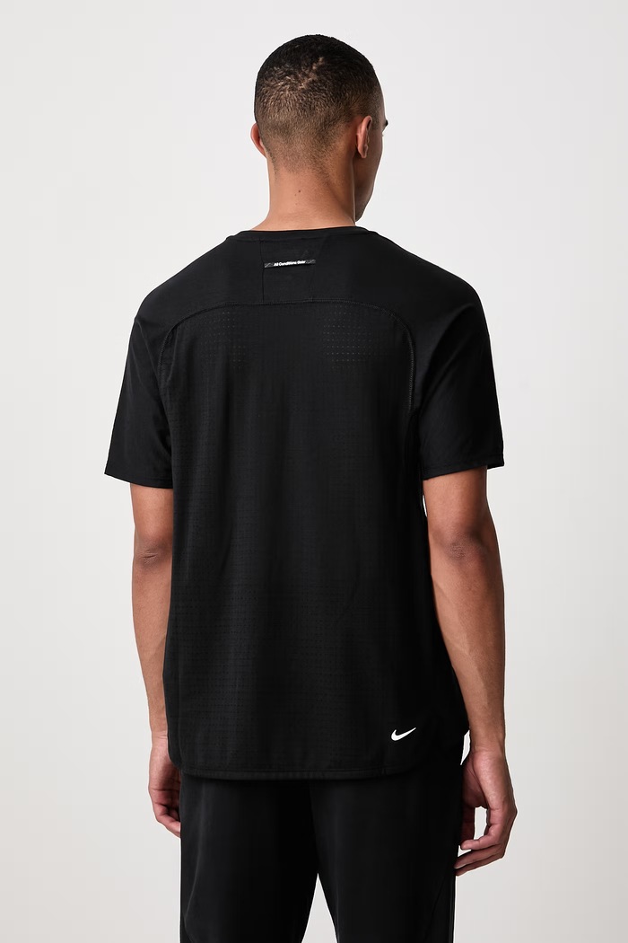 Odzież Nike Sportswear T-shirt do biegania męski ACG Solar Chase IO9677.010 czarny