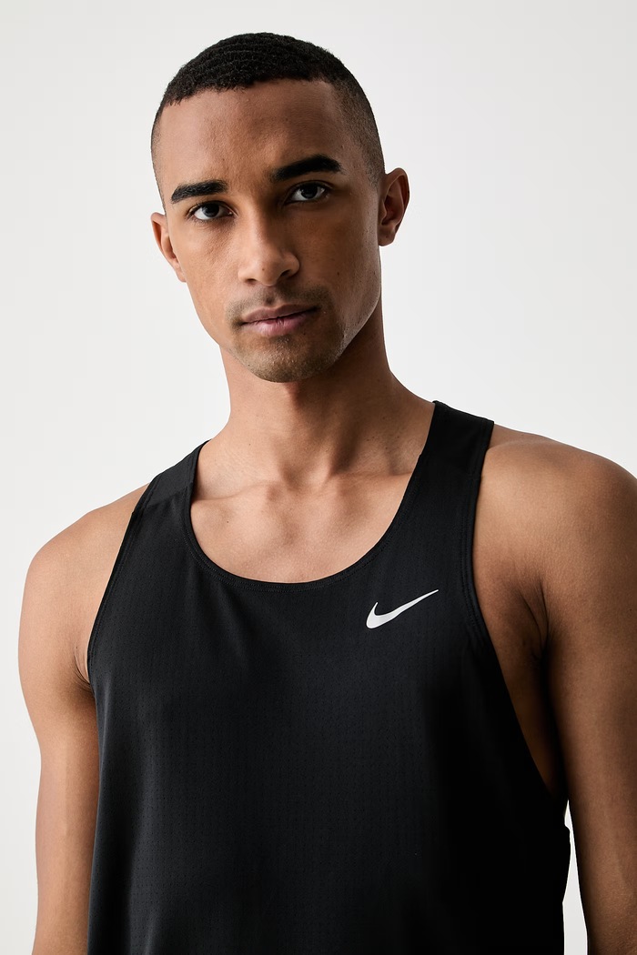 Nike top sportowy męski Fast czarny FN4229.010