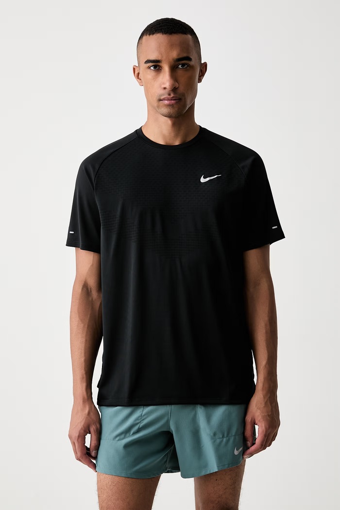 Nike T-shirt do biegania męski Stride czarny HV5203.010