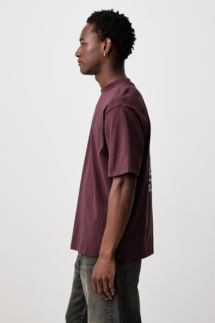 T-shirt bawełniany męski New Balance MT62D1MAYLR bordowy