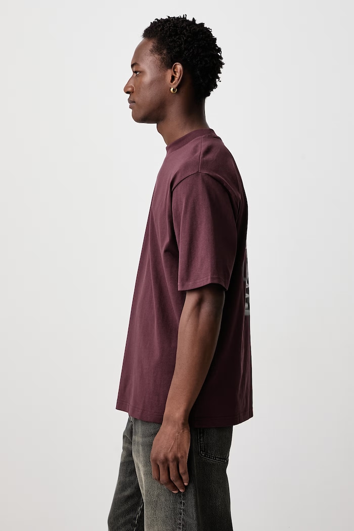T-shirt bawełniany męski New Balance MT62D1MAYLR bordowy