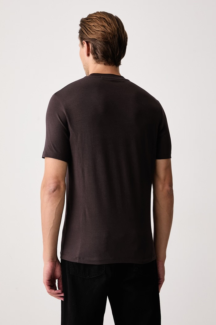 Karl Lagerfeld T-shirt męski bawełniany z elastanem brązowy 564235.755033