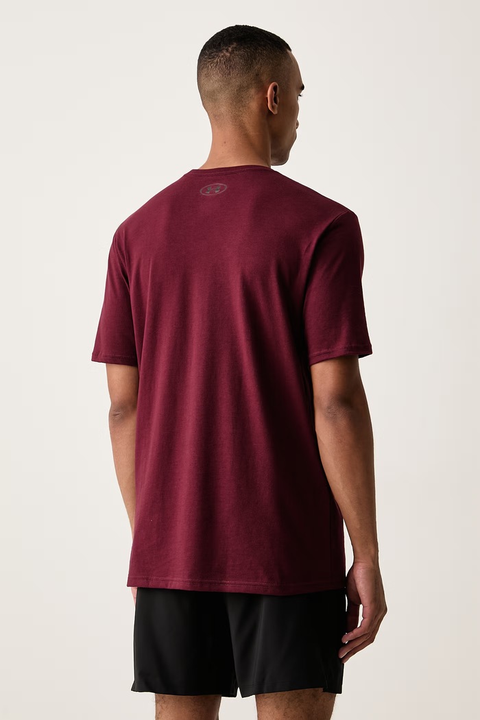 Odzież Under Armour T-shirt męski z bawełną SPORTSTYLE LEFT CHEST 1326799.626 bordowy