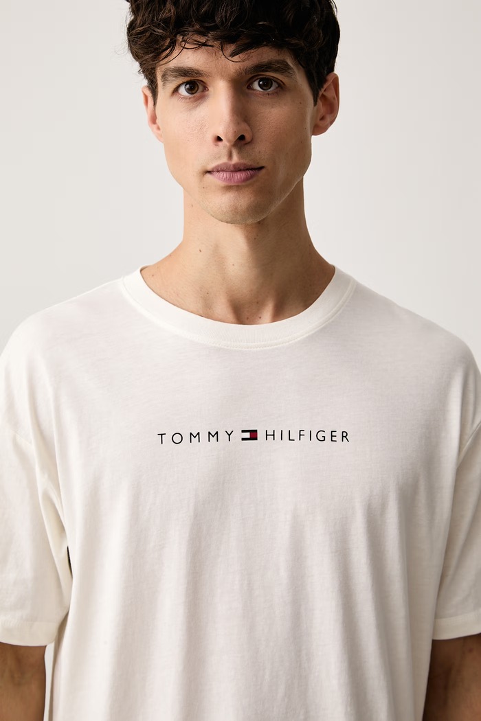 Tommy Hilfiger tričko pánské bavlněné béžová UM0UM03685