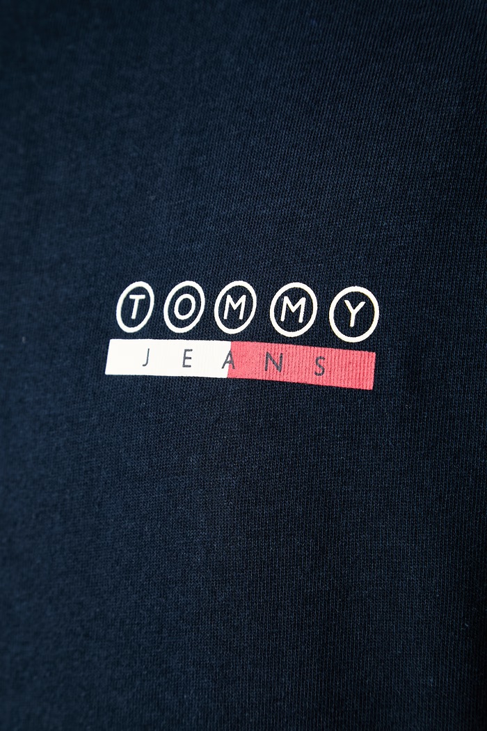 Tommy Jeans majica muška pamučna DM0DM23716 mornarsko plava