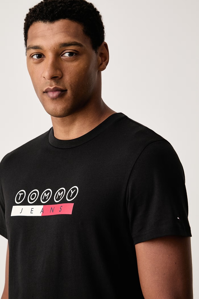 Tommy Jeans kratka majica moška bombažna črna DM0DM23715