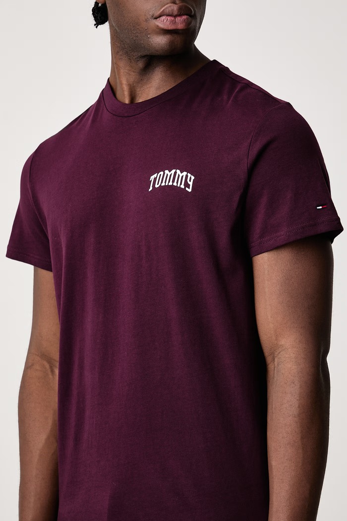 Tričko pánské bavlněné Tommy Jeans DM0DM23558 burgundské
