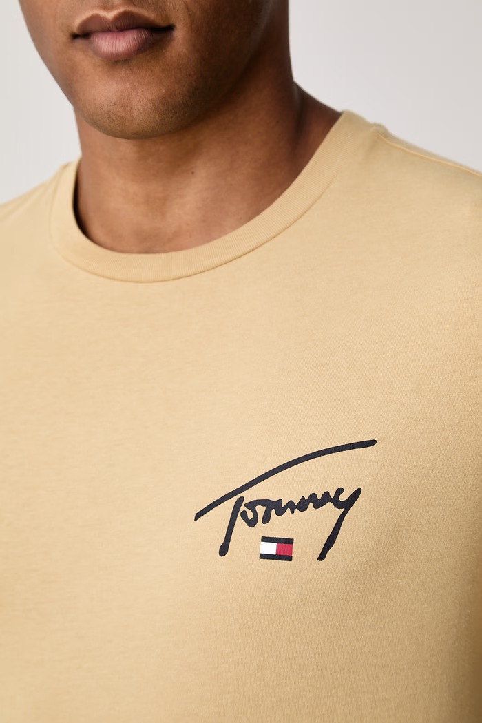 Tommy Jeans kratka majica moška bombažna DM0DM23550 bež