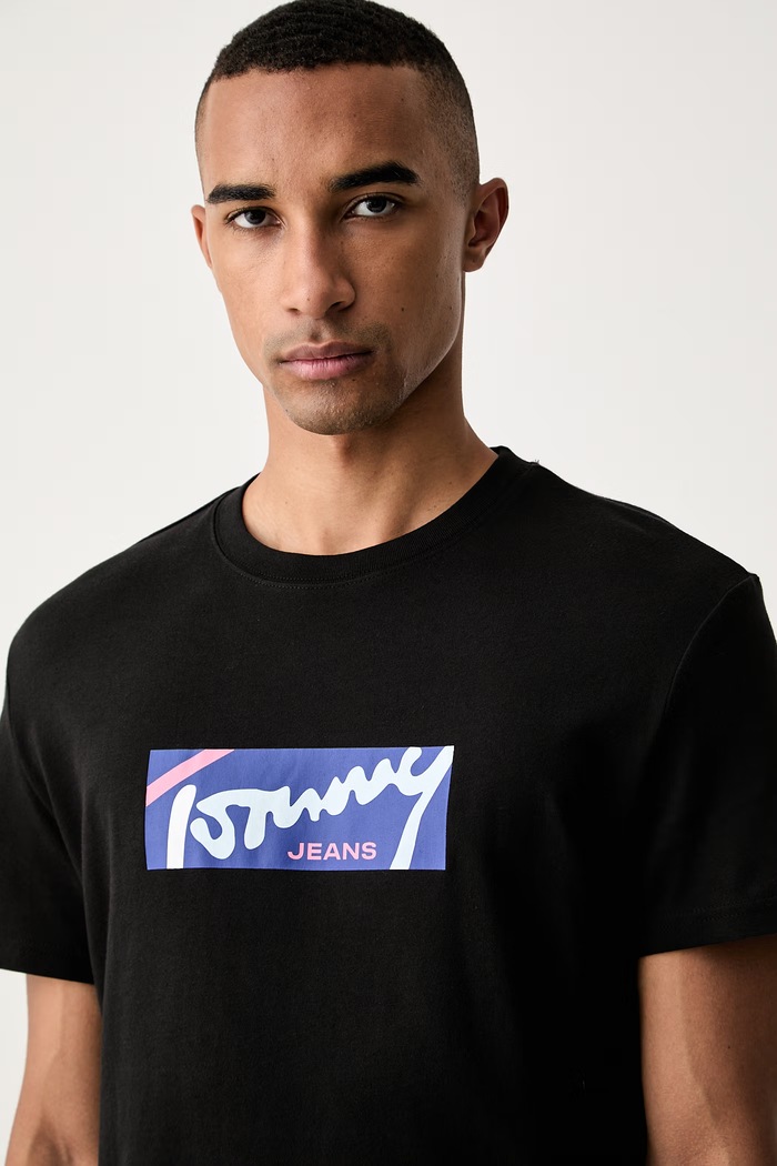 Tommy Jeans majica za muškarce od pamuka crna DM0DM23547