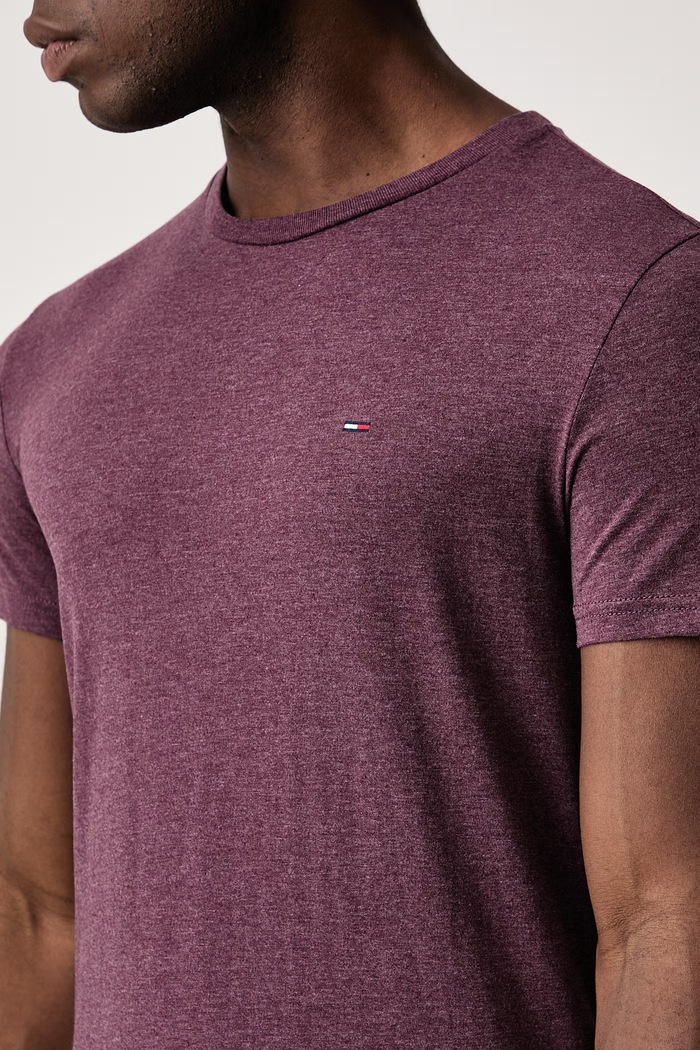 T-shirt męski z bawełną Tommy Jeans DM0DM20363. fioletowy
