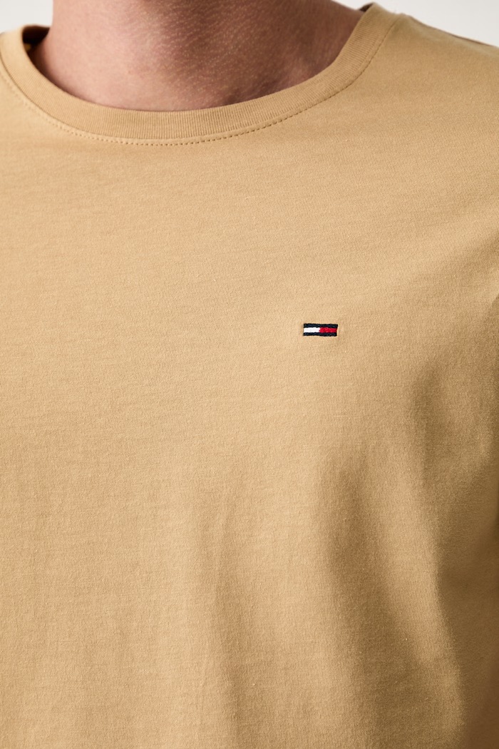 Tommy Jeans tričko pánské bavlněné DM0DM04411. béžová