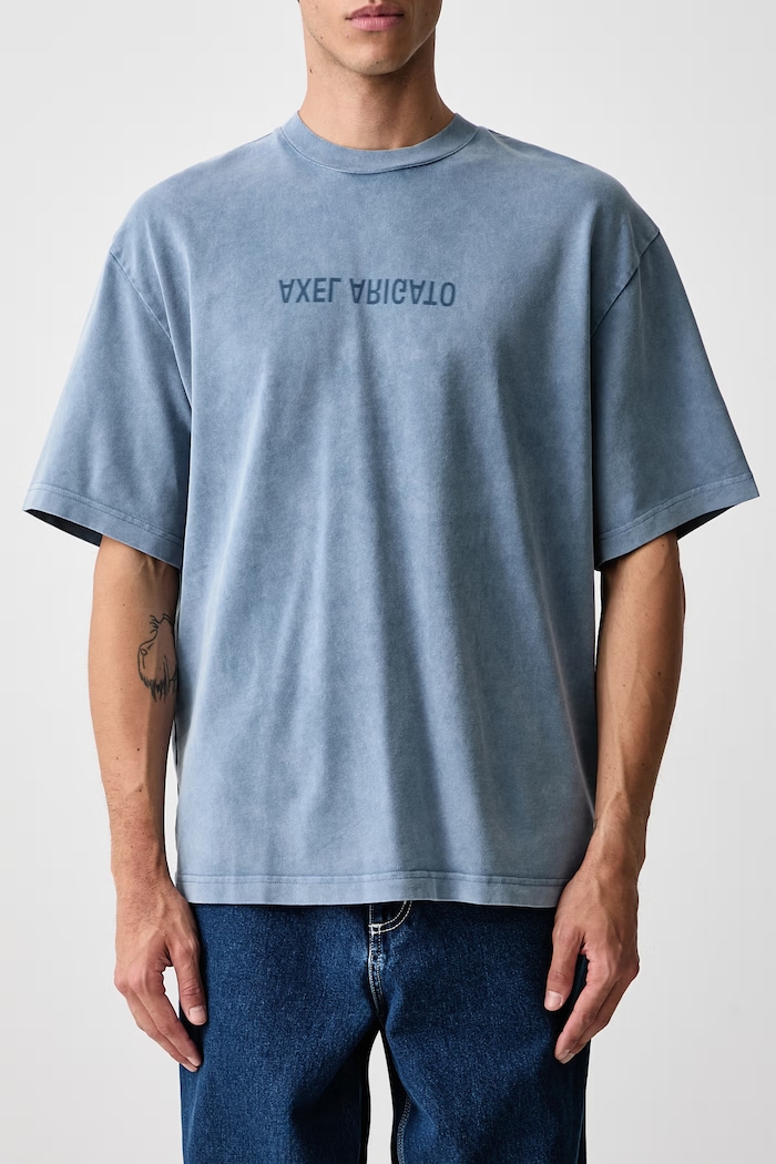 T-shirt oversize bawełniany męski Axel Arigato niebieski A3118011