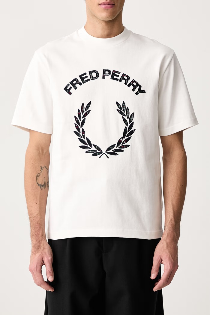 T-shirt bawełniany męski Fred Perry beżowy M3417.129
