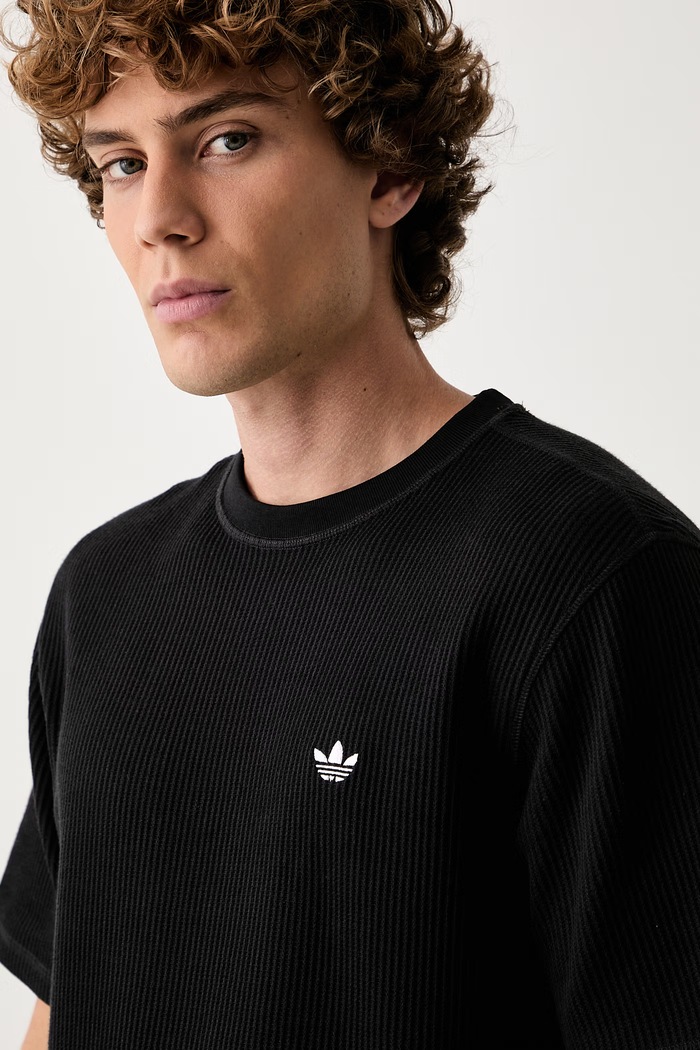 adidas Originals kratka majica moška bombažna Trefoil Essentials Waffle črna KS4180