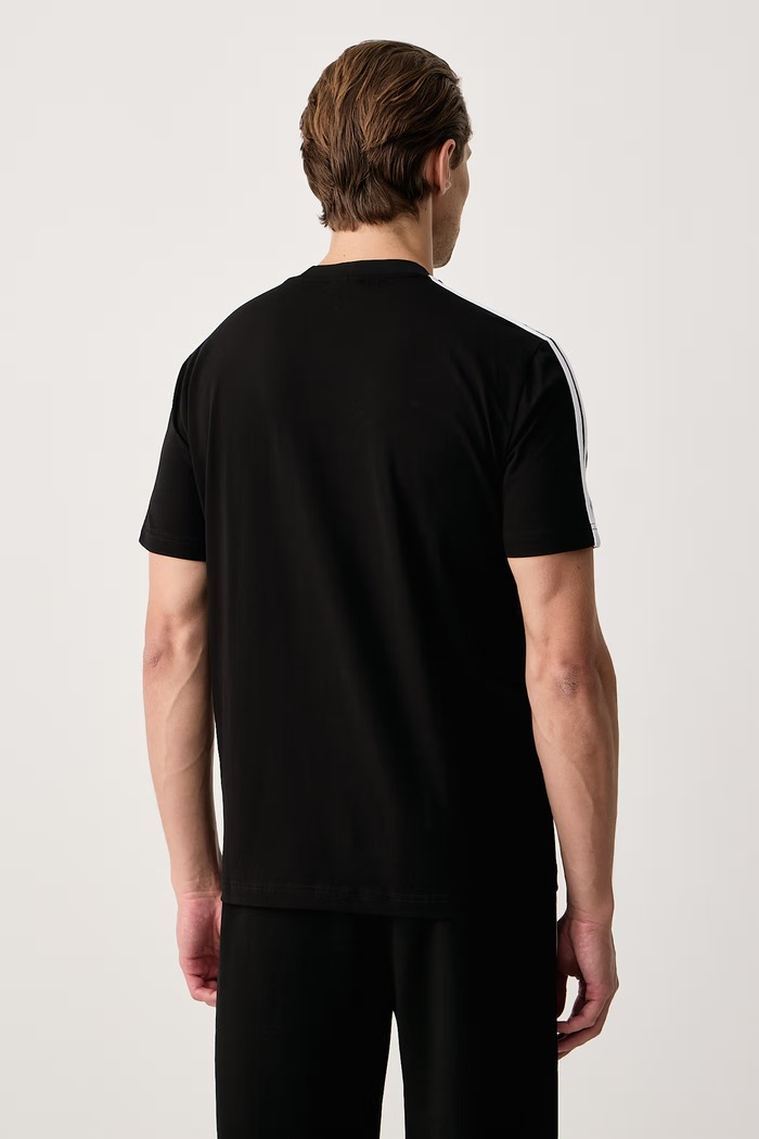 Odzież EA7 Emporio Armani T-shirt męski bawełniany z elastanem AF10373.7M002501 czarny