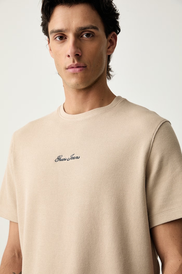 Guess Jeans T-shirt męski z bawełną beżowy M6YP09.K4177