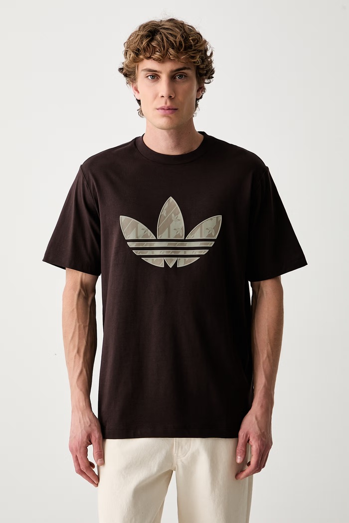 adidas Originals tričko pánské s bavlnou hnědá IA4533