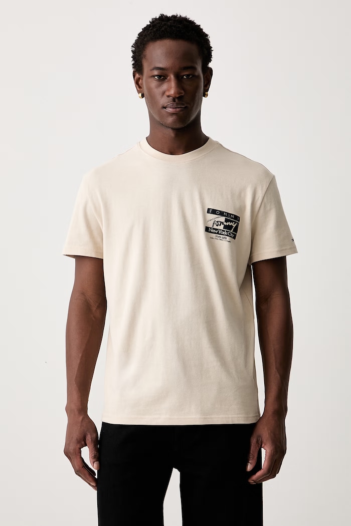 Ρούχα Tommy Jeans t-shirt ανδρικό βαμβακερό DM0DM23177 μπεζ