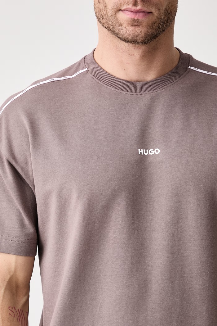 Odzież HUGO T-shirt oversize męski z bawełną NOAH T-SHIRT 50566159 brązowy