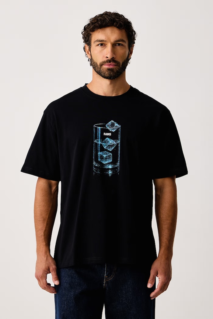 Rains Kratka majica bombažna Classic T-shirt Cubes 41550.01 črna AW26