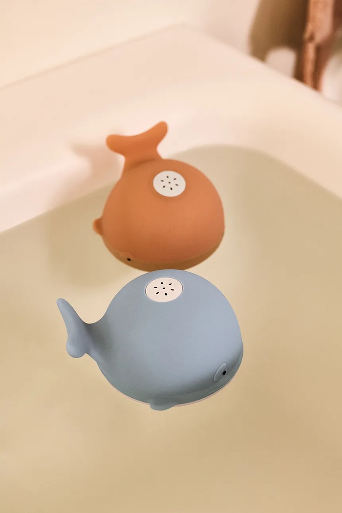 Dječaci Liewood Igračka za djecu Galen Bath Sprinkler Whale LW21109.9BY2 plava