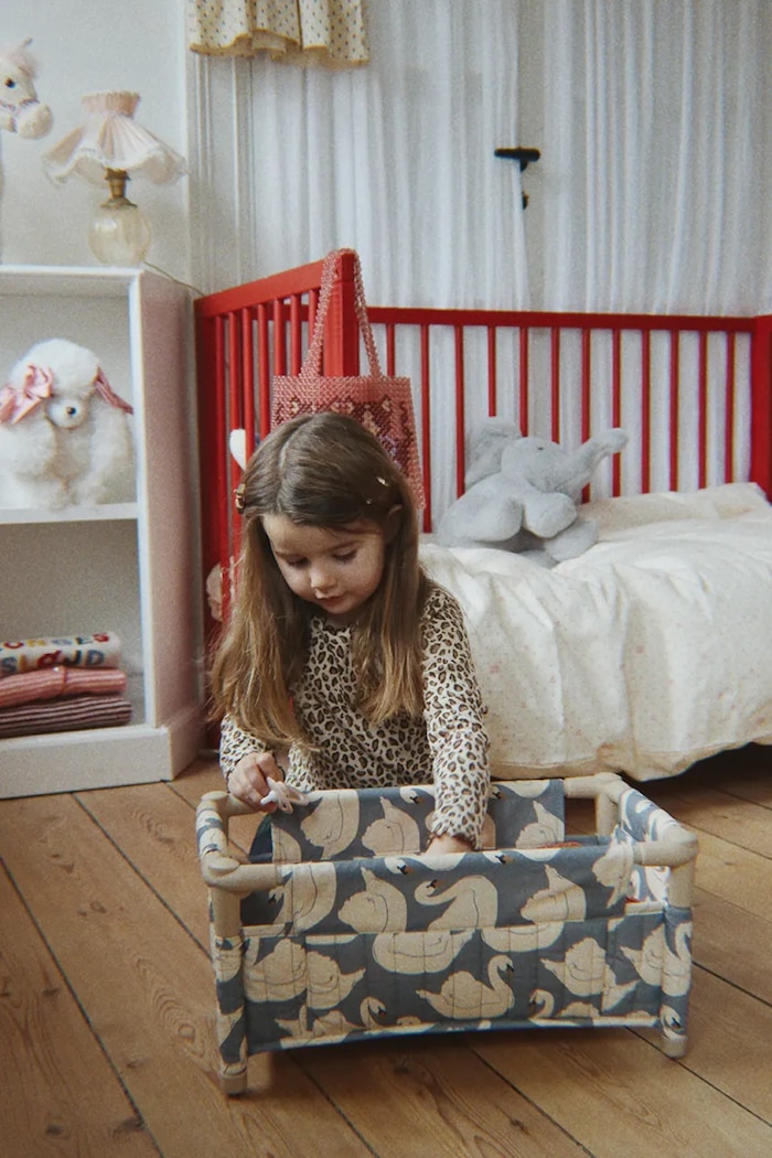 Konges Sløjd Łóżeczko dla lalek dziecięce bawełniane DOLL TRAVEL BED niebieski KS105972.9BY2
