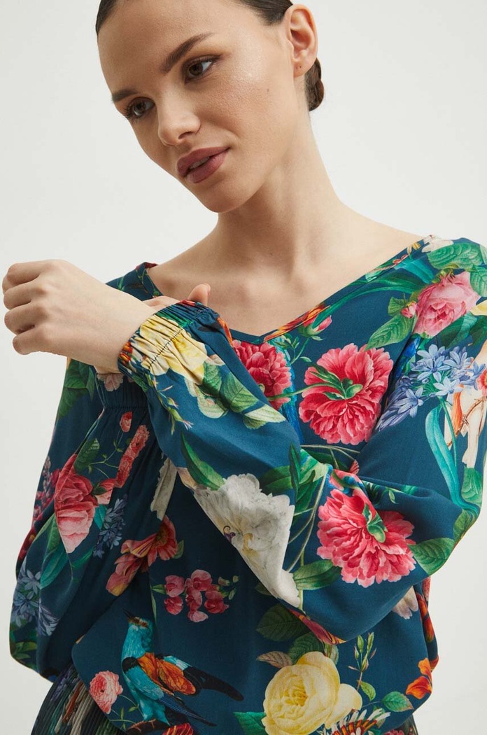Bluzka damska w kwiaty kolor turkusowy RS24-BDD305 turkusowy