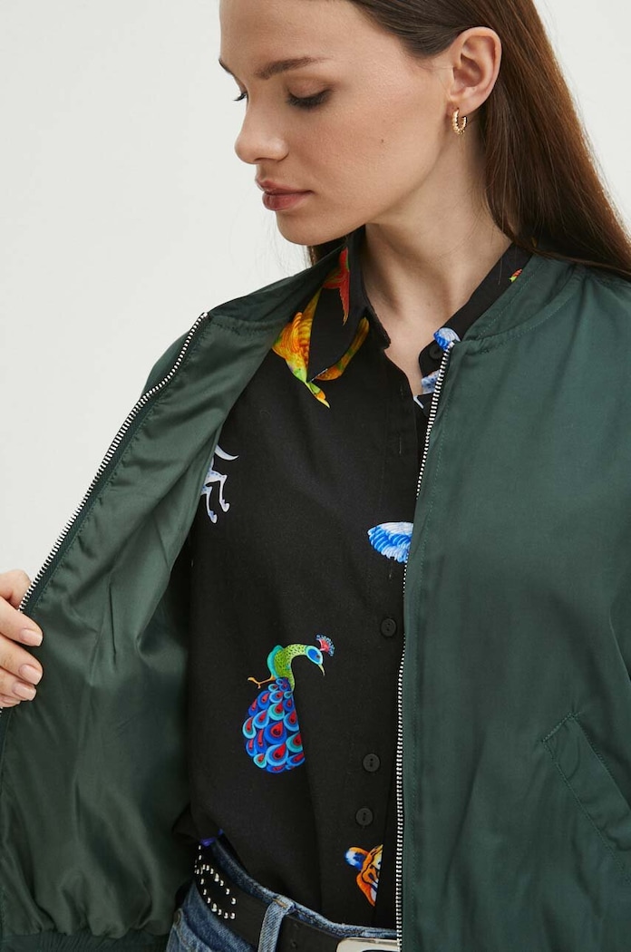 Kurtka bomber damski z kolekcji Jane Tattersfield x Medicine kolor zielony RS24-KUD850