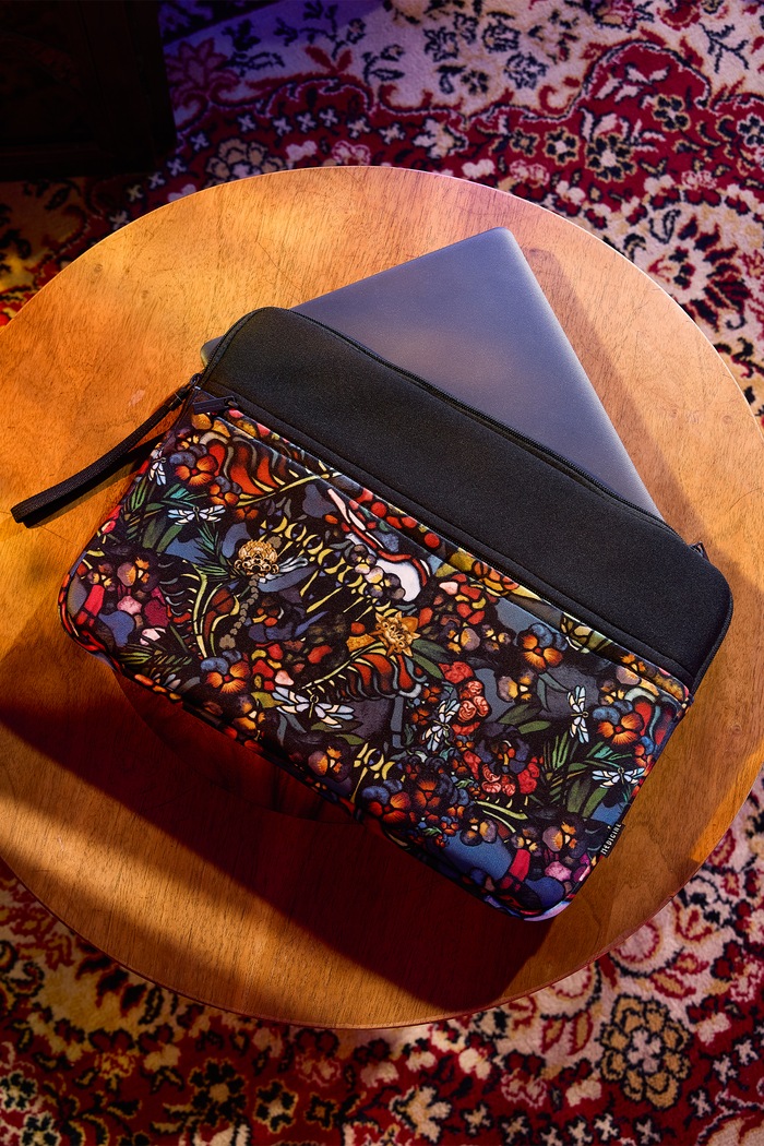 Pokrowiec na laptopa z kolekcji Eviva L'arte kolor multicolor na laptopa multicolor RS25-ITU254