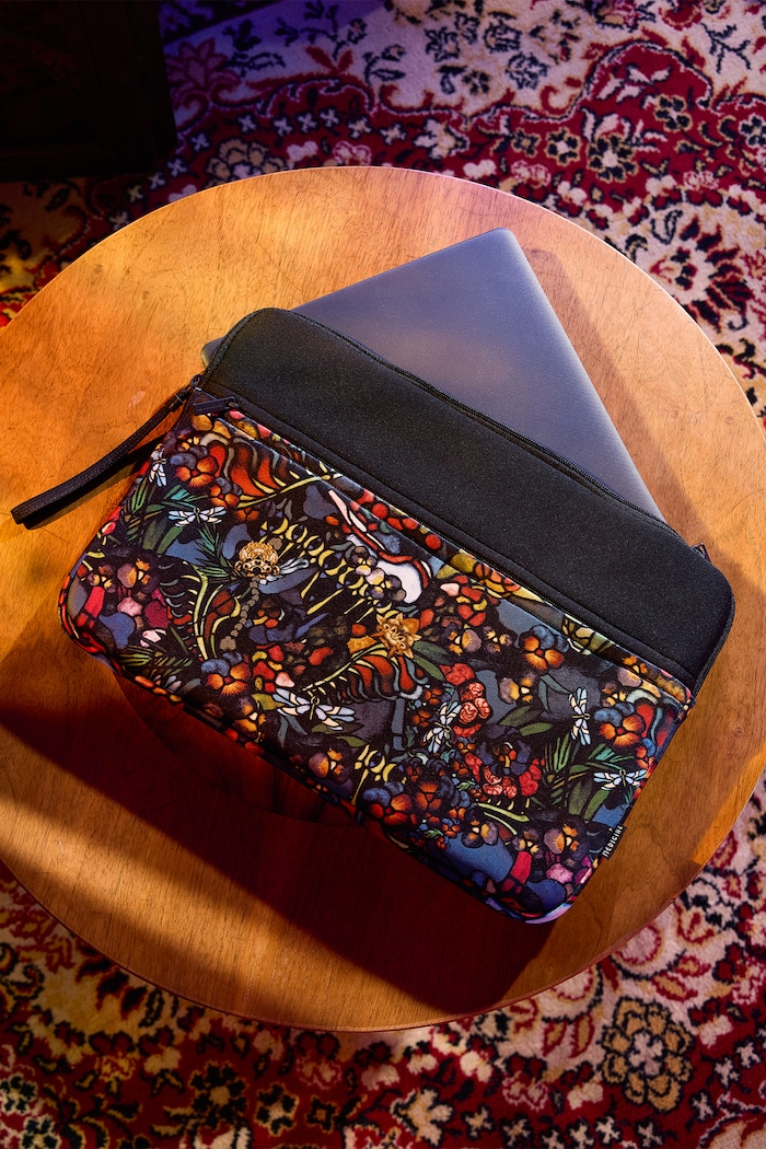 Pokrowiec na laptopa z kolekcji Eviva L'arte kolor multicolor na laptopa multicolor RS25-ITU254