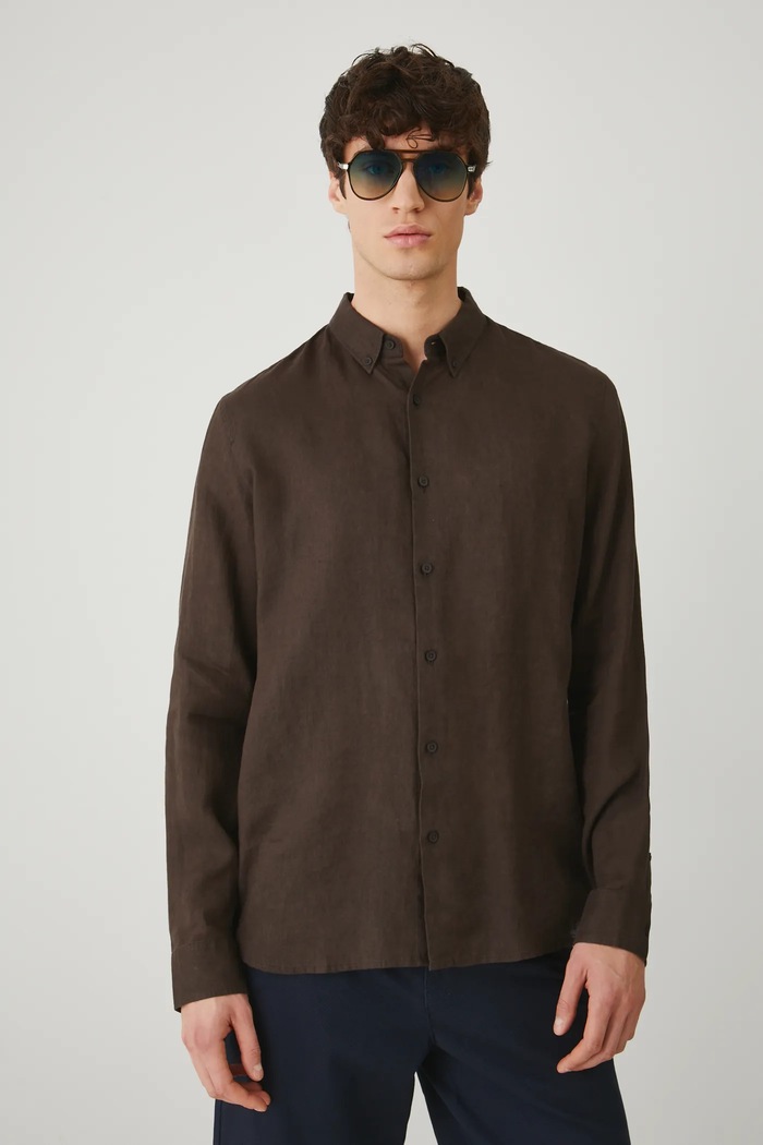 Koszula lniana męska z kołnierzykiem button-down kolor brązowy długi brązowy RS25-KDM071