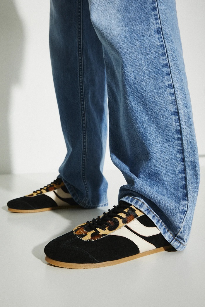 Sneakersy zamszowe damskie z elastyczną podeszwą kolor czarny RS25-OBD504