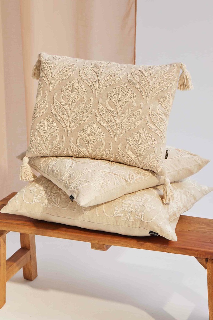 Dekorativní povlak na polštář s aplikací 35 x 50 cm béžová barva béžová RS25-PSU505