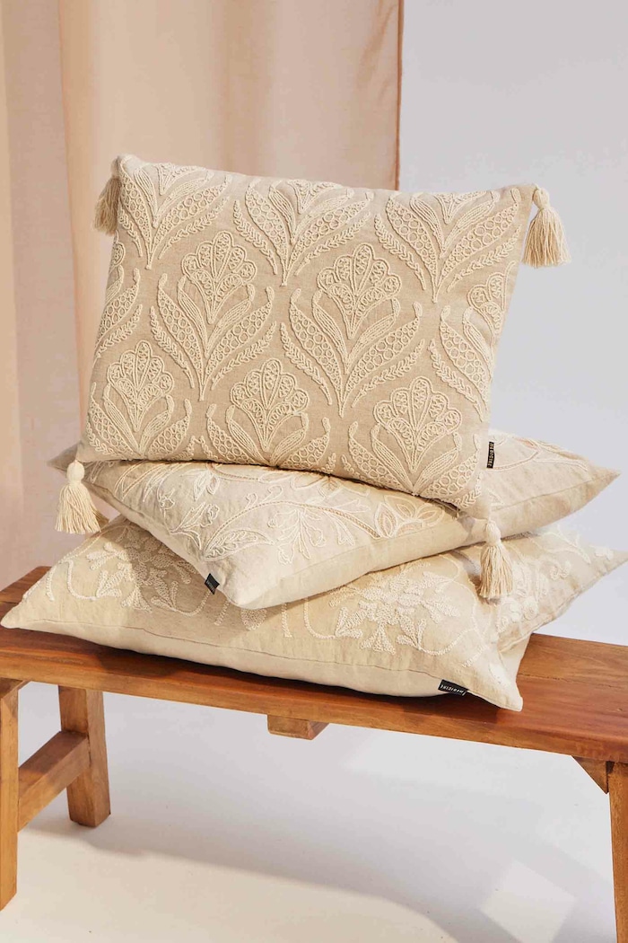 Dekorativní povlak na polštář s aplikací 35 x 50 cm béžová barva béžová RS25-PSU505