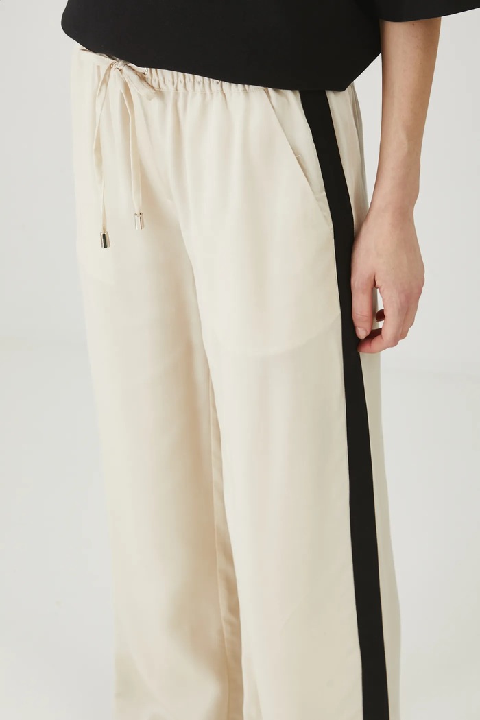 Spodnie damskie wide leg z lyocellu kolor beżowy beżowy RS25-SPD603