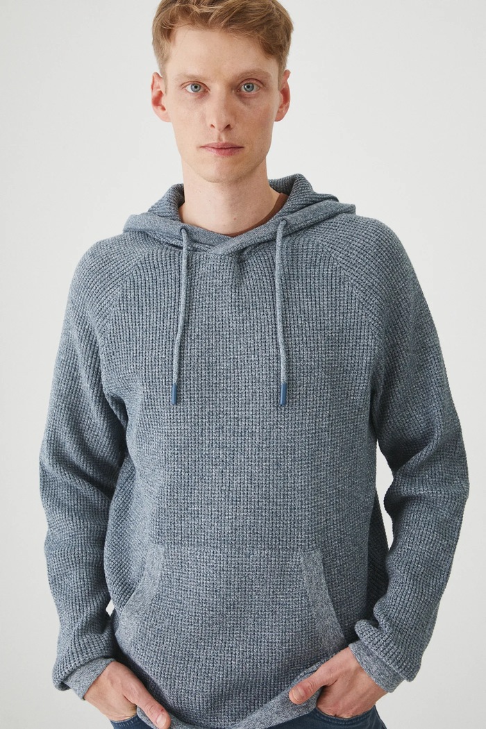Sweter męski z kapturem melanżowy kolor niebieski melanż niebieski RS25.SWM203