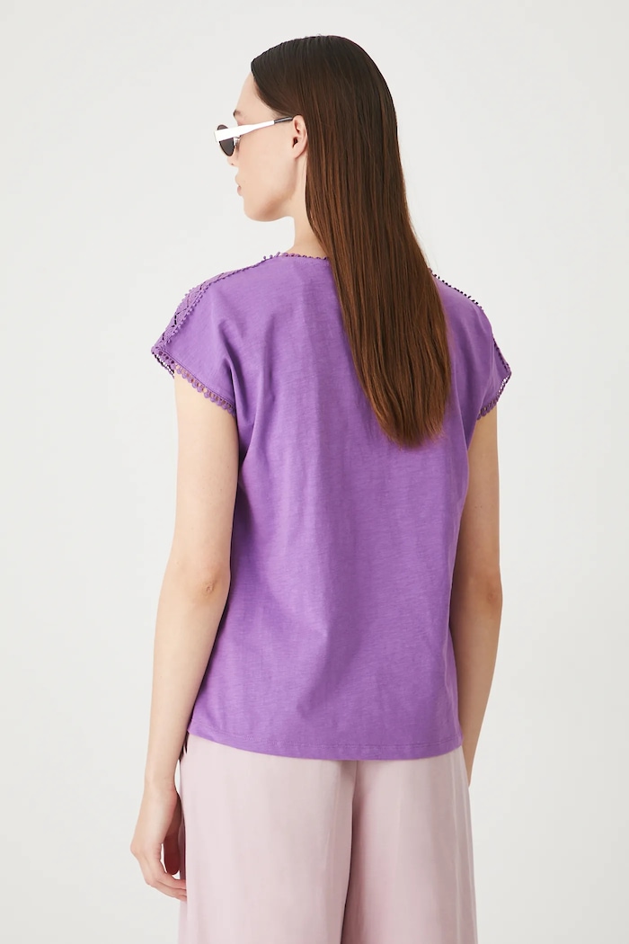 Oblečenie Bavlnené tričko dámske s ozdobnými vložkami fialová farba RS25-TSD090 fialová