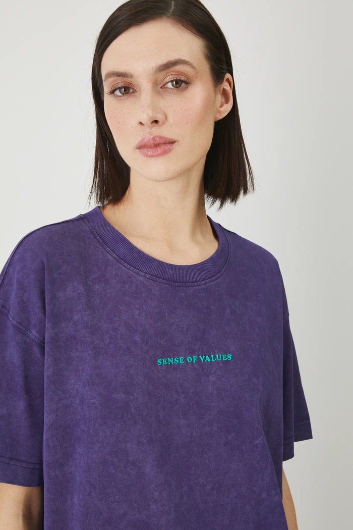 T-shirt bawełniany damski by Barbora Idesová, Sense of Values kolor fioletowy fioletowy RS25-TSD657