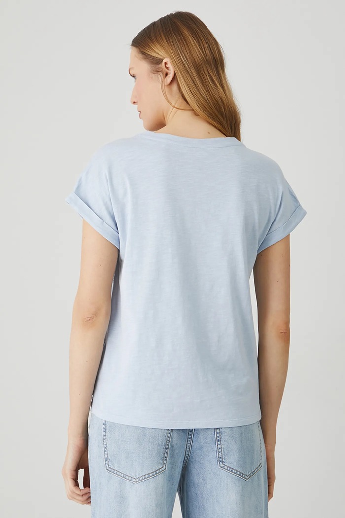 Odzież T-shirt bawełniany damski z ozdobnymi haftami kolor niebieski RS25-TSD701 niebieski