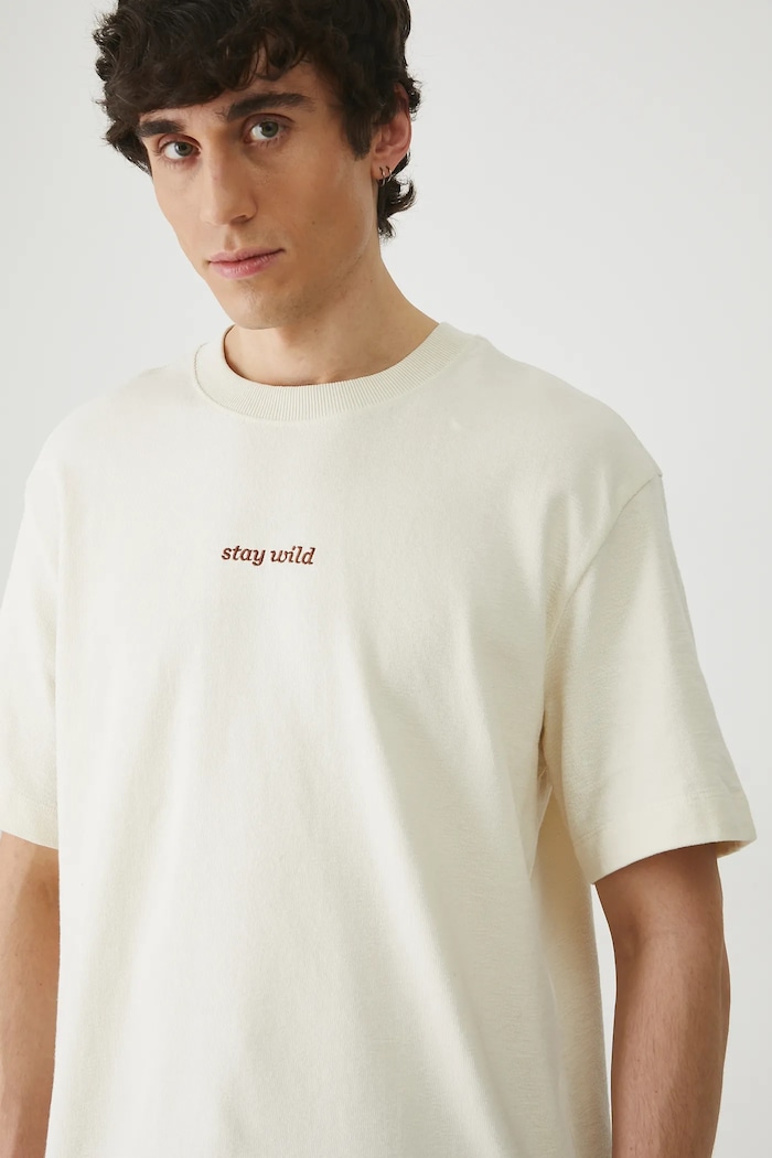 T-shirt bawełniany męski z ozdobnym haftem kolor beżowy beżowy RS25-TSM812