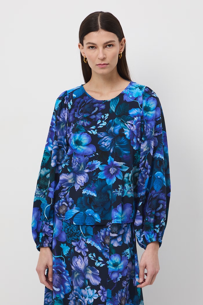 Bluzka damska z wiskozy w kwiaty RS26-BDD051 czarny RS26