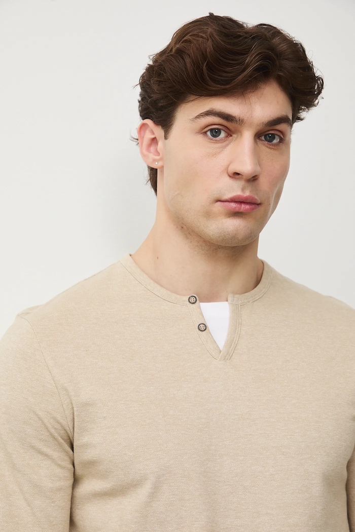 Longsleeve męski z dzianiny strukturalnej z elastanem beżowy RS26-BUM031