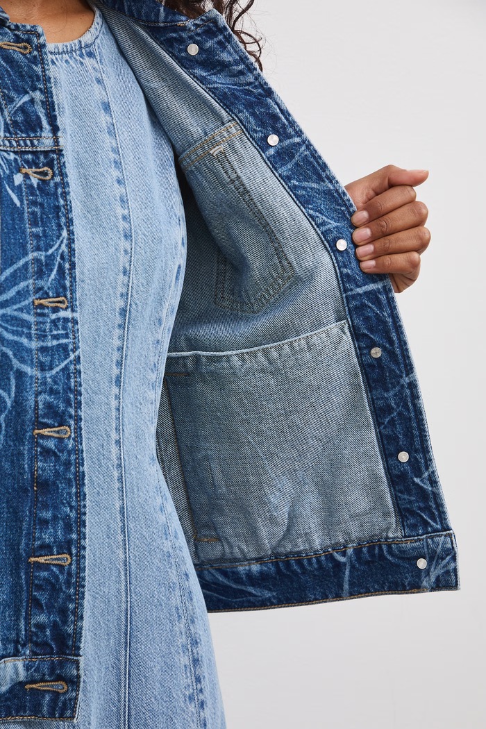 Kurtka damska jeansowa RS26-KUD801
