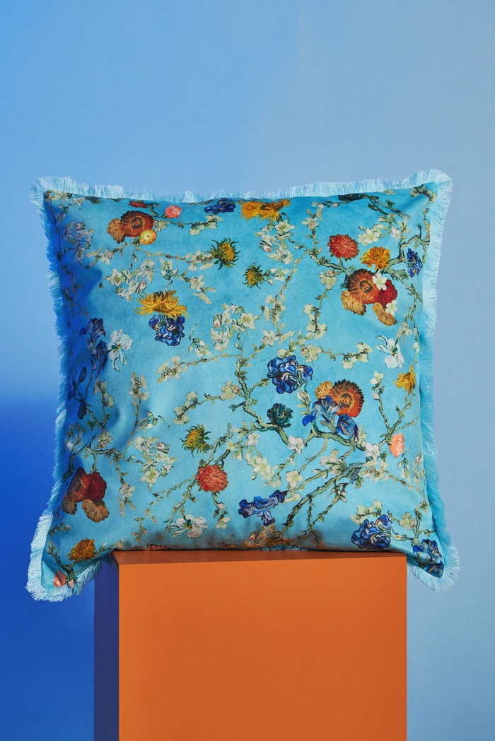 Poszewka dekoracyjna na poduszkę 45 x 45 cm z kolekcji Eviva L'arte niebieski RS26-PSU255