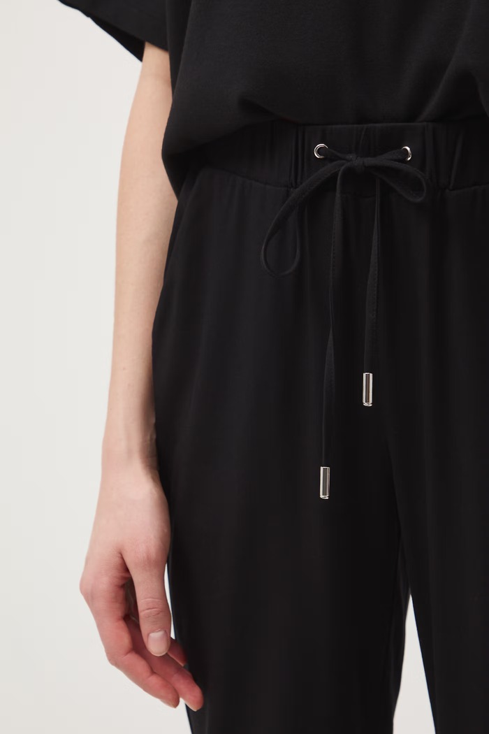 Spodnie chinos damskie z wiskozy z dodatkiem elastanu czarny RS26-SPD060