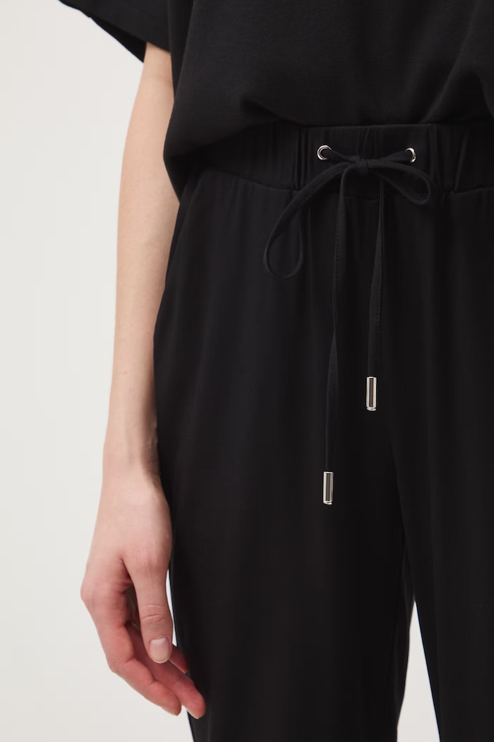 Spodnie chinos damskie z wiskozy z dodatkiem elastanu czarny RS26-SPD060