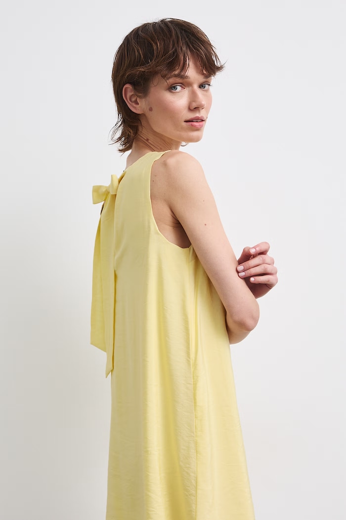 Sukienka z wiskozą mini gładka żółty RS26-SUD0B3
