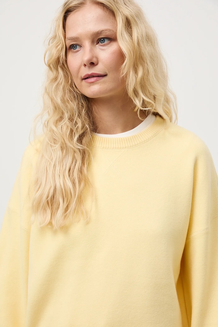 Sweter damski gładki żółty RS26-SWD011